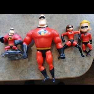 4 INCREDIBLES TOYS-INFINITY MR. INCREDIBLE/DASH FIGURE/ MRS. INCREDIBLE STRETCH